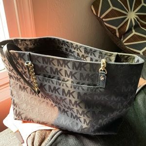 Mid size Michael kors tote bag